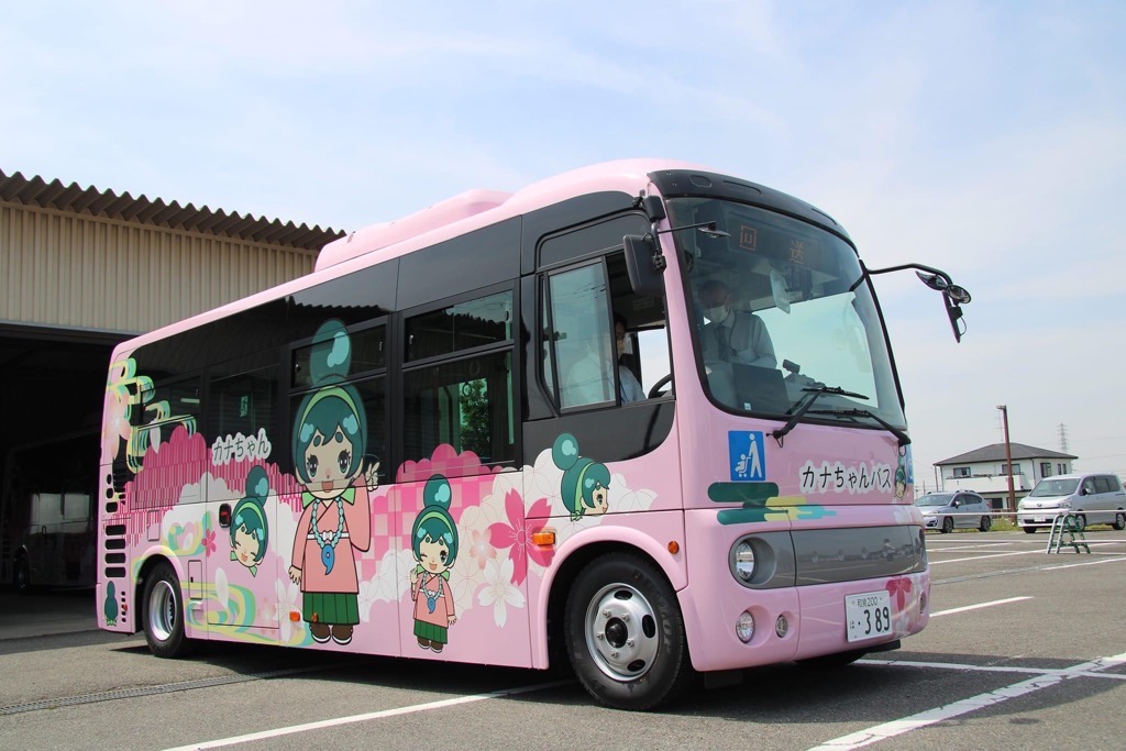 納車されたカナちゃんバス