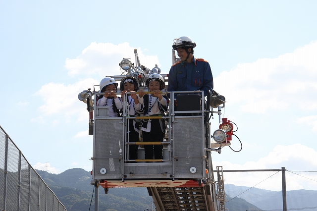 消防はしご車乗車体験