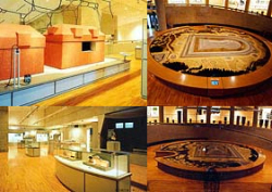 近つ飛鳥博物館内（左上：横穴式石室内部の家形石棺の実物大模型の写真、左下：展示品が展示されているショーケースの写真、右上下：仁徳天皇陵ジオラマの写真）