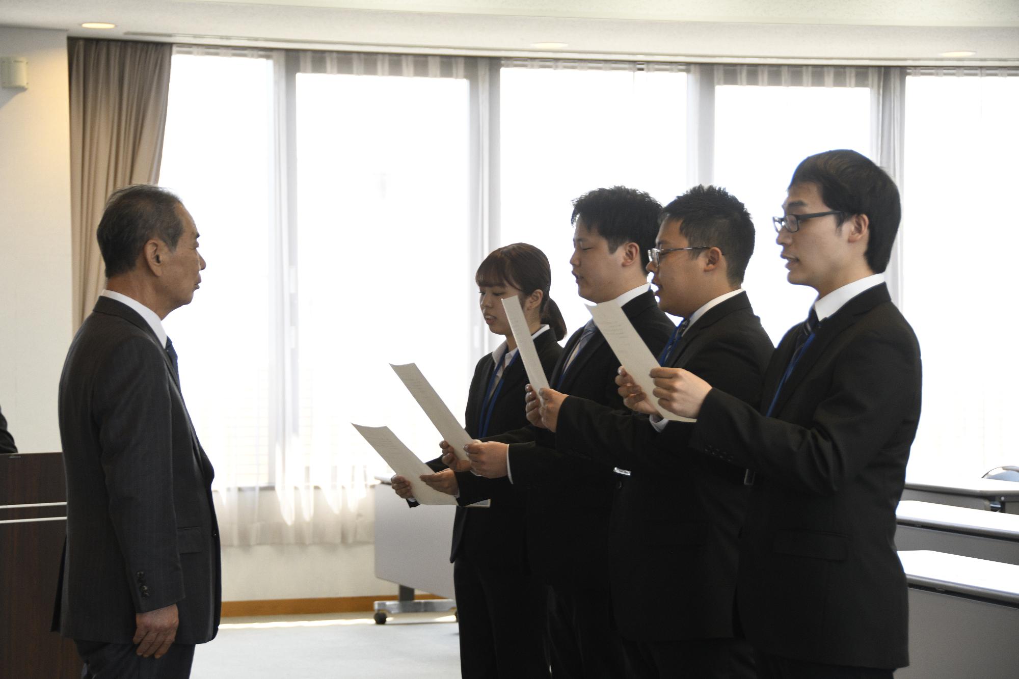 新規採用職員 宣誓